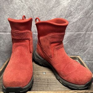L.L. Bean Womens Size 6.5M Shoe Red Suede Thinsulate Pull On Winter Boots 050510